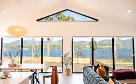 Luxurious Waterfront Home In The North Of Hobart